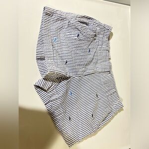Vineyard Vines Vineyard striped embroidered whale shorts size 2